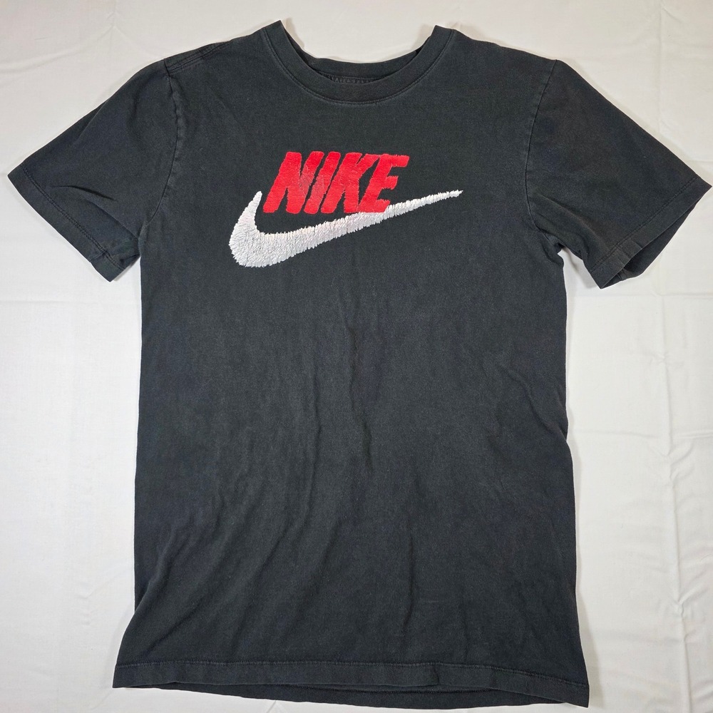 Nike Mens Chenille Swoosh Logo Graphic T-Shirt Black Red White Small